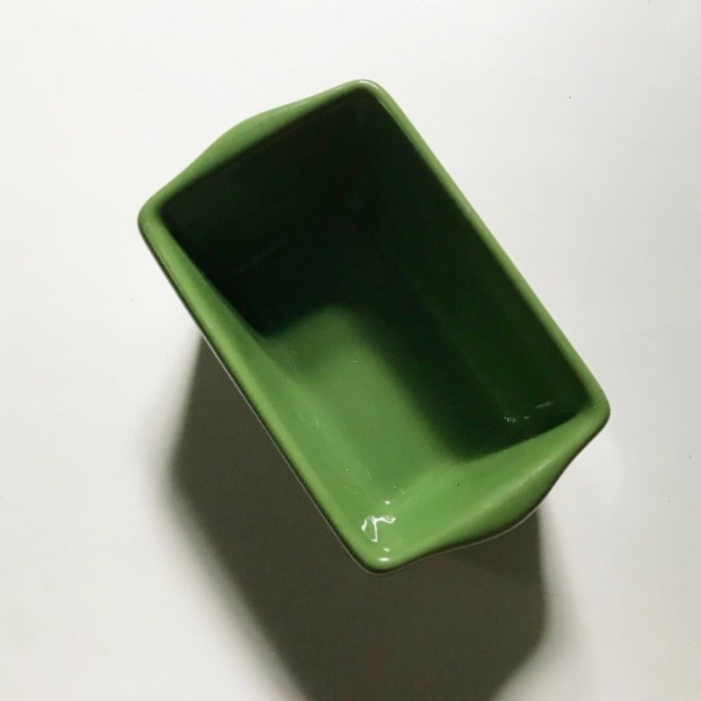 EUC Leaf Green Ceramic Holiday Dish